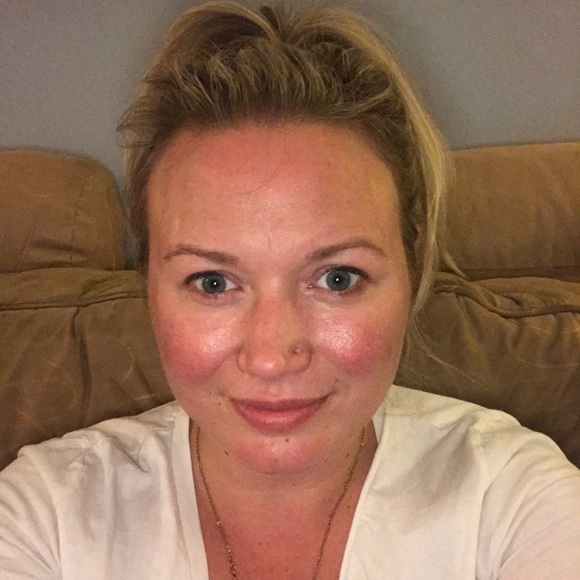 Meet your Posher, Courtney - Picture 1 of 1